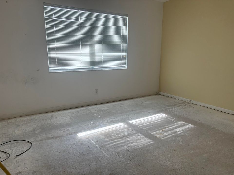 For Sale: $125,000 (2 beds, 2 baths, 1156 Square Feet)