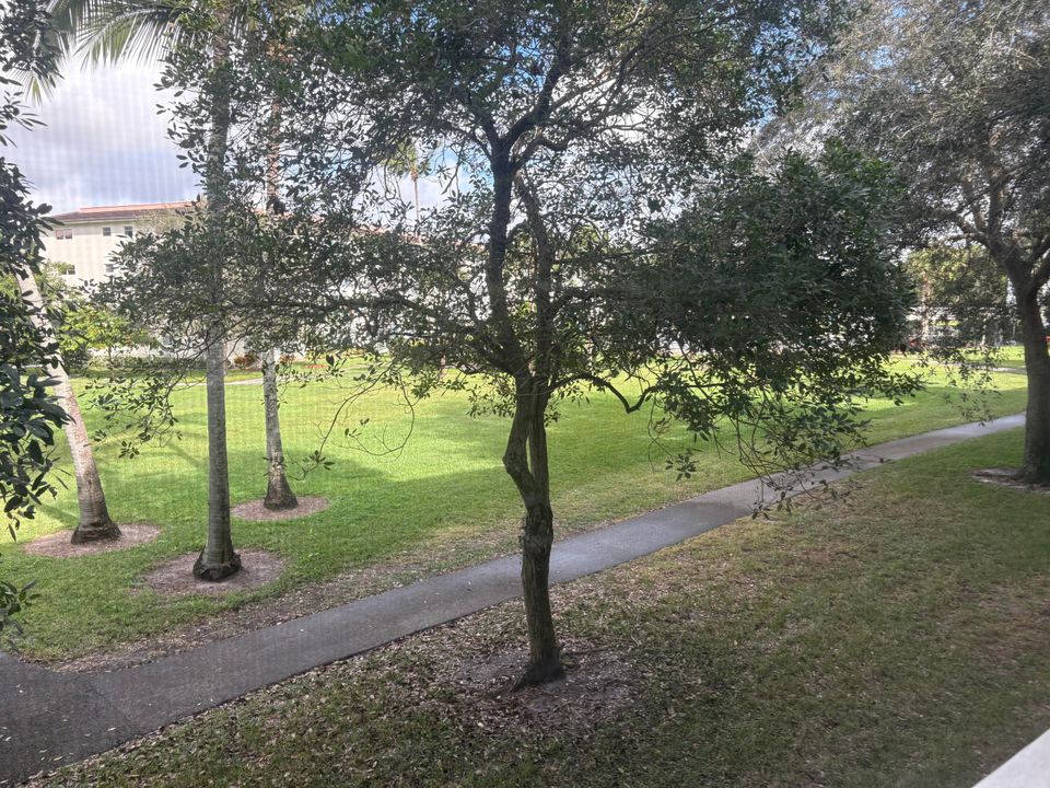 For Sale: $125,000 (2 beds, 2 baths, 1156 Square Feet)