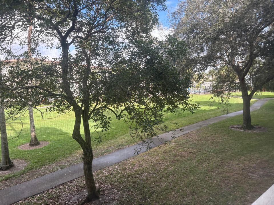 For Sale: $125,000 (2 beds, 2 baths, 1156 Square Feet)