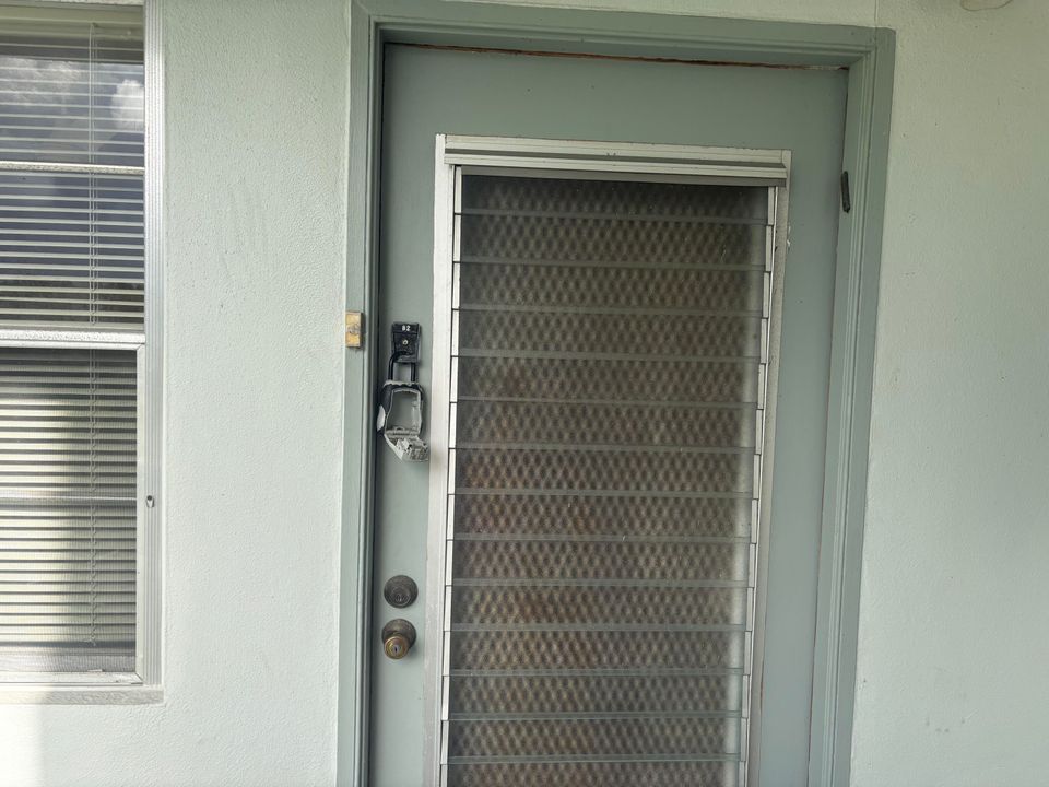 For Sale: $125,000 (2 beds, 2 baths, 1156 Square Feet)