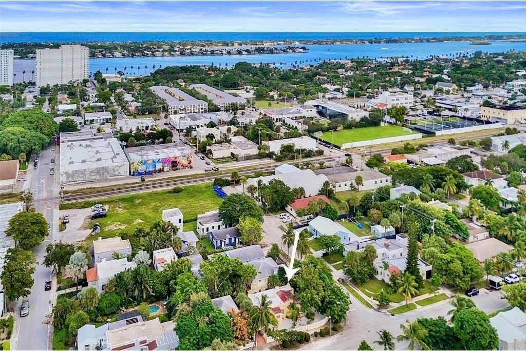 For Rent: $5,000 (2 beds, 2 baths, 1216 Square Feet)