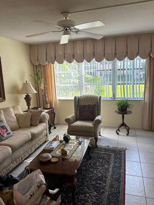 For Sale: $147,000 (1 beds, 1 baths, 772 Square Feet)