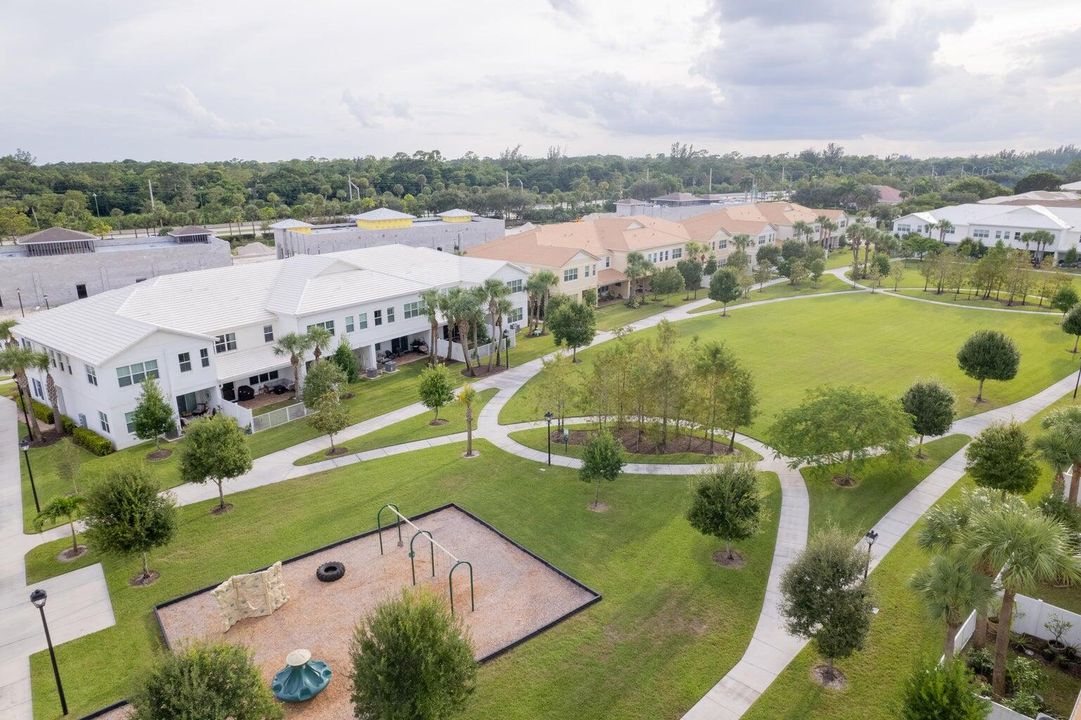 出租: $3,500 (3 贝兹, 2 浴室, 2218 平方英尺)