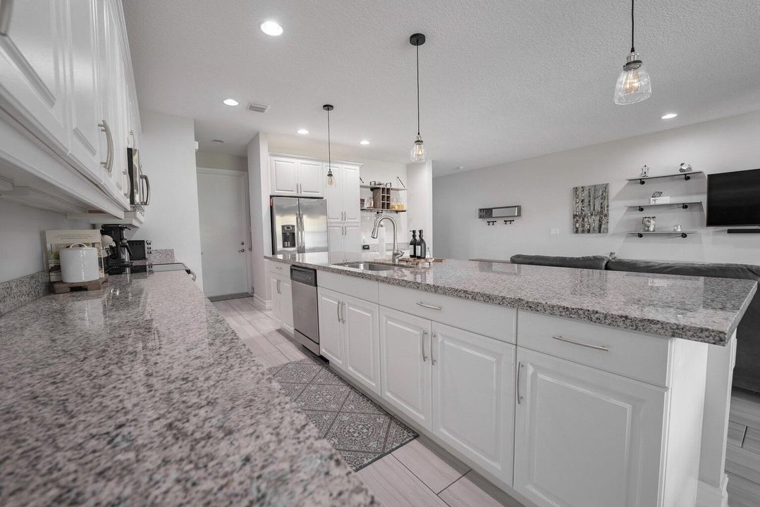 出租: $3,500 (3 贝兹, 2 浴室, 2218 平方英尺)