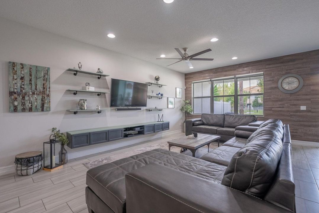 出租: $3,500 (3 贝兹, 2 浴室, 2218 平方英尺)