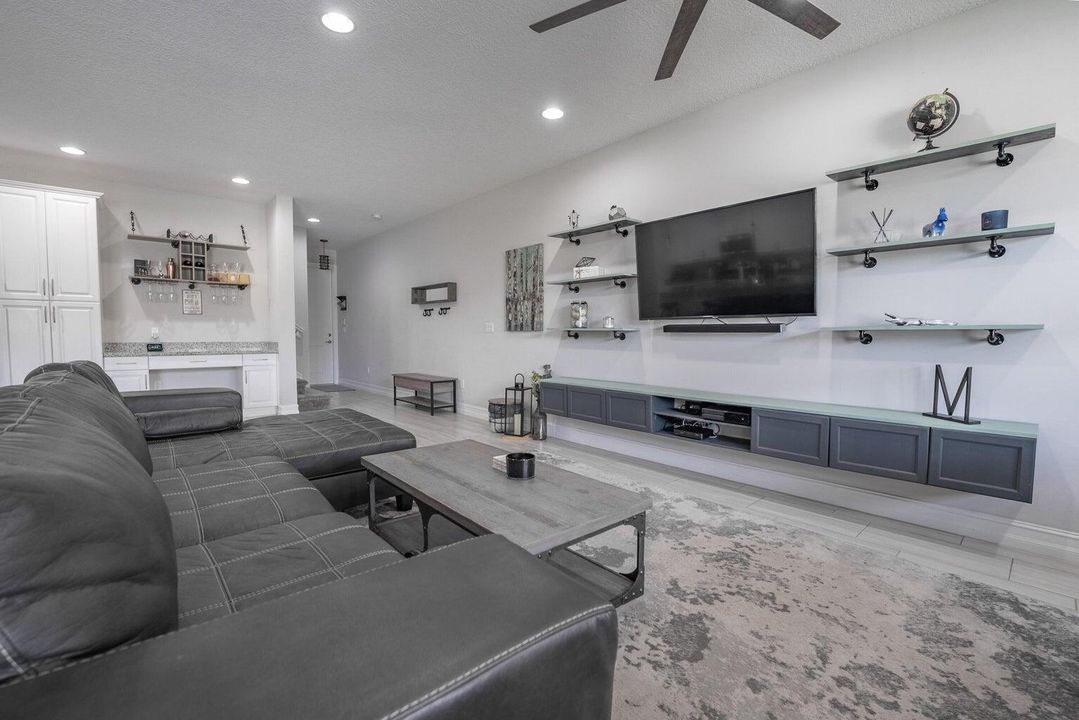 出租: $3,500 (3 贝兹, 2 浴室, 2218 平方英尺)