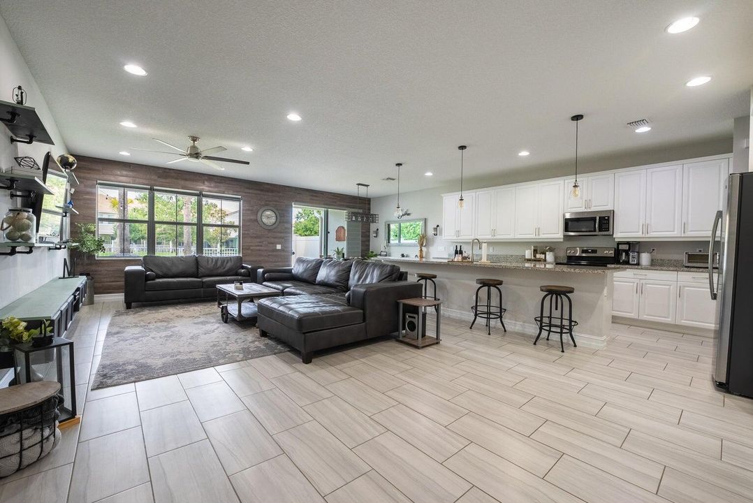 出租: $3,500 (3 贝兹, 2 浴室, 2218 平方英尺)