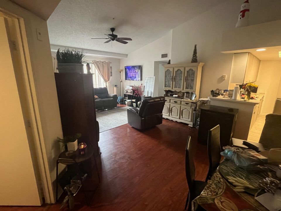 На продажу: $219,900 (3 спален, 2 ванн, 1220 Квадратных фут)