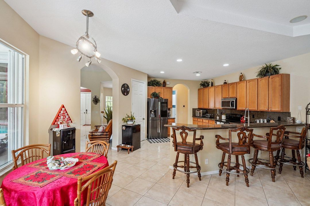 На продажу: $1,339,850 (6 спален, 5 ванн, 3774 Квадратных фут)