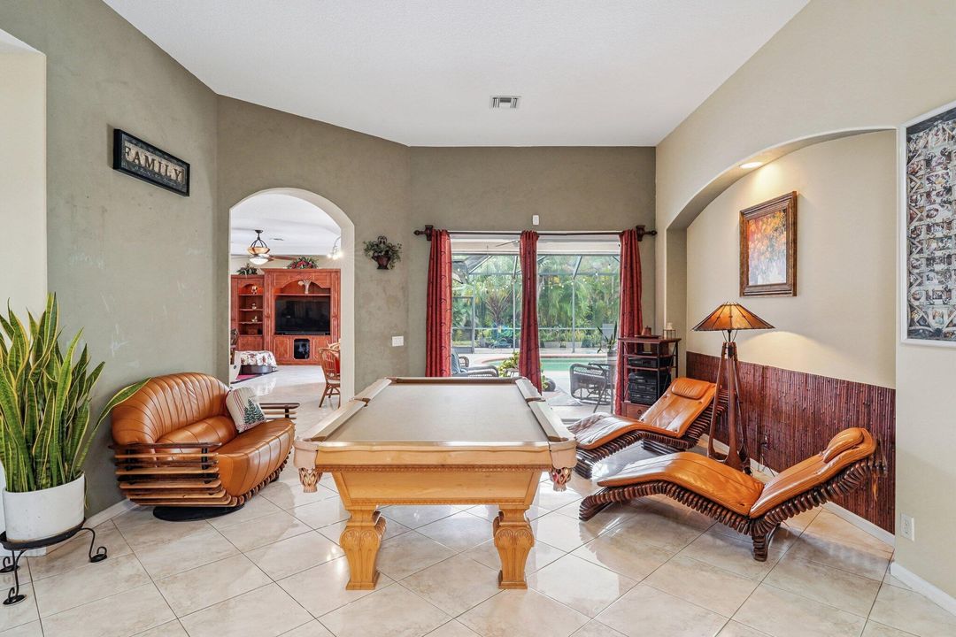 На продажу: $1,339,850 (6 спален, 5 ванн, 3774 Квадратных фут)