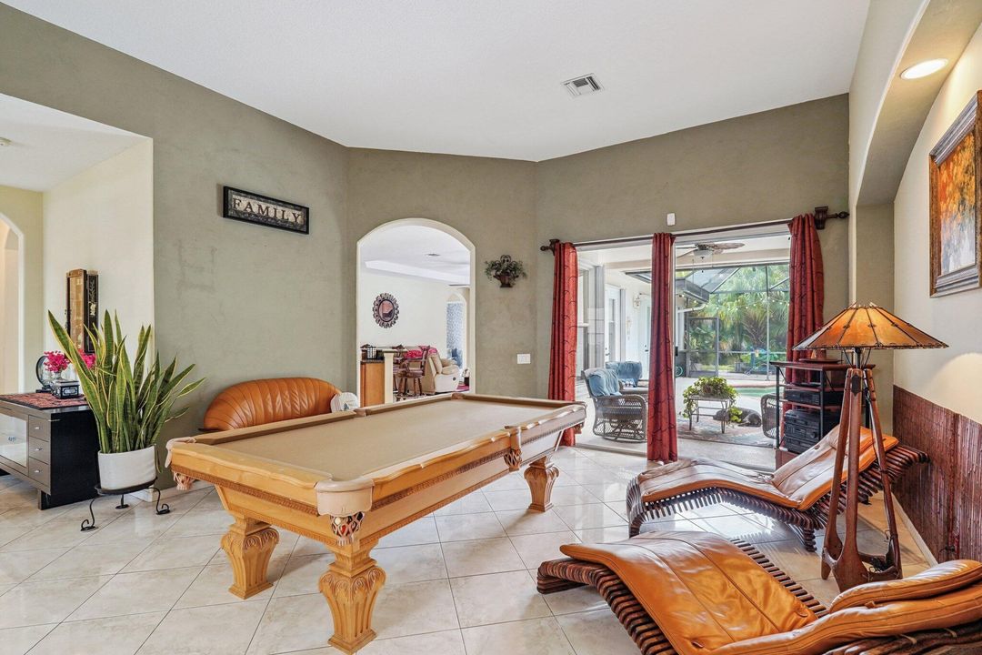 На продажу: $1,339,850 (6 спален, 5 ванн, 3774 Квадратных фут)