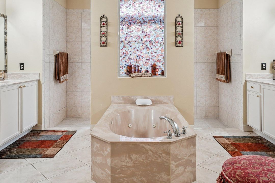 На продажу: $1,339,850 (6 спален, 5 ванн, 3774 Квадратных фут)