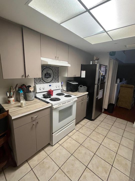 На продажу: $219,900 (3 спален, 2 ванн, 1220 Квадратных фут)