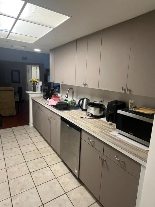 На продажу: $219,900 (3 спален, 2 ванн, 1220 Квадратных фут)