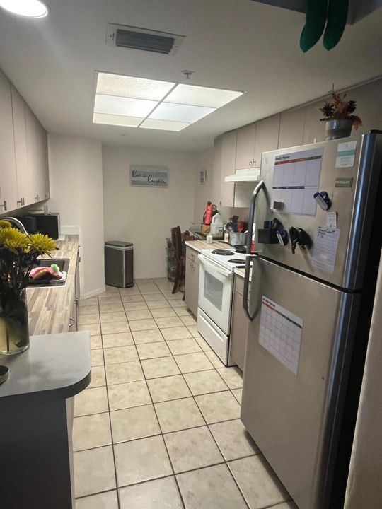 На продажу: $219,900 (3 спален, 2 ванн, 1220 Квадратных фут)