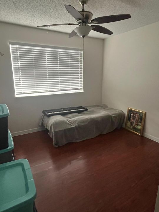 На продажу: $219,900 (3 спален, 2 ванн, 1220 Квадратных фут)