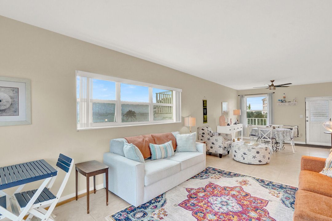 For Sale: $325,000 (1 beds, 1 baths, 854 Square Feet)