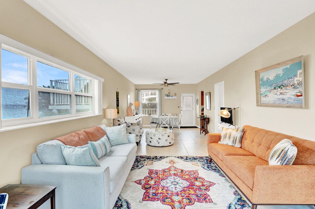 For Sale: $325,000 (1 beds, 1 baths, 854 Square Feet)