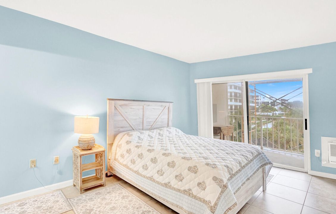 For Sale: $325,000 (1 beds, 1 baths, 854 Square Feet)