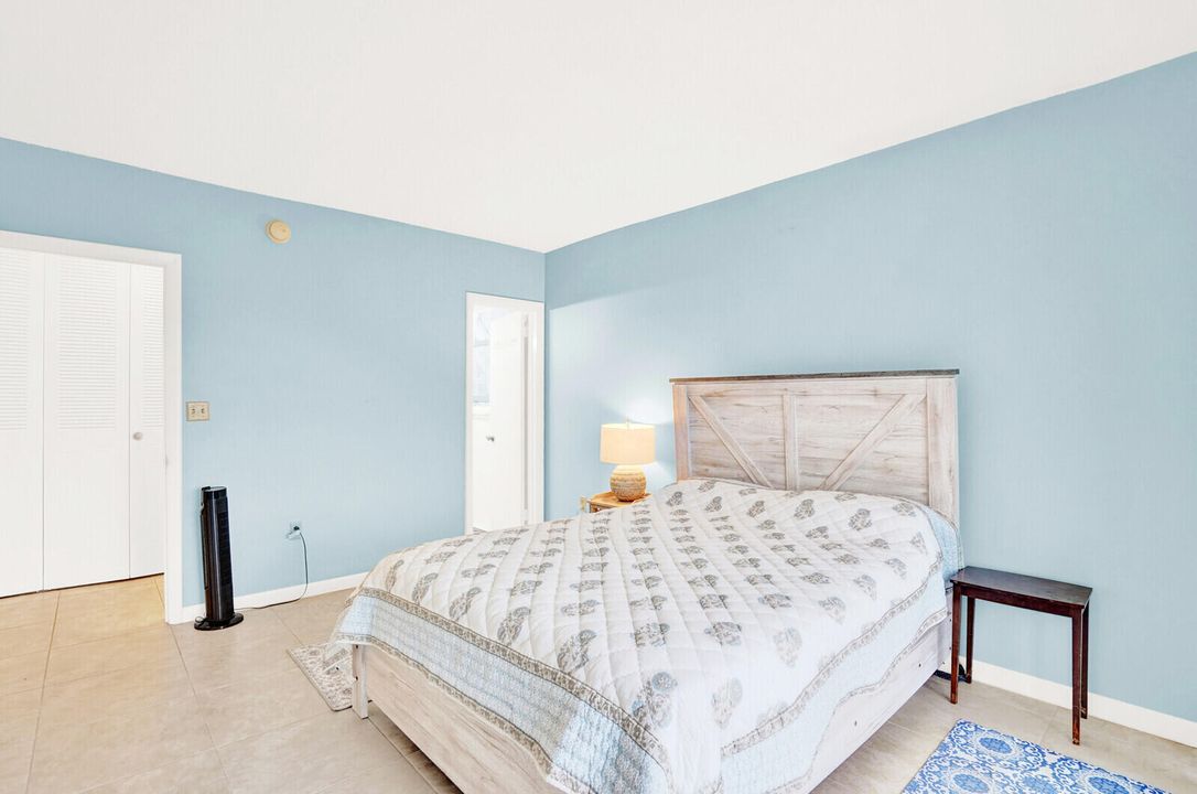 For Sale: $325,000 (1 beds, 1 baths, 854 Square Feet)