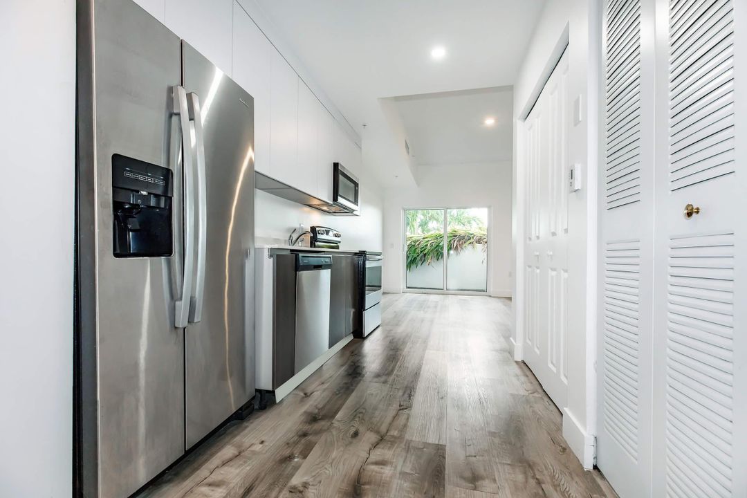 Active With Contract: $1,875 (0 beds, 1 baths, 444 Square Feet)