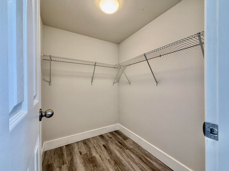 For Rent: $1,900 (2 beds, 2 baths, 847 Square Feet)