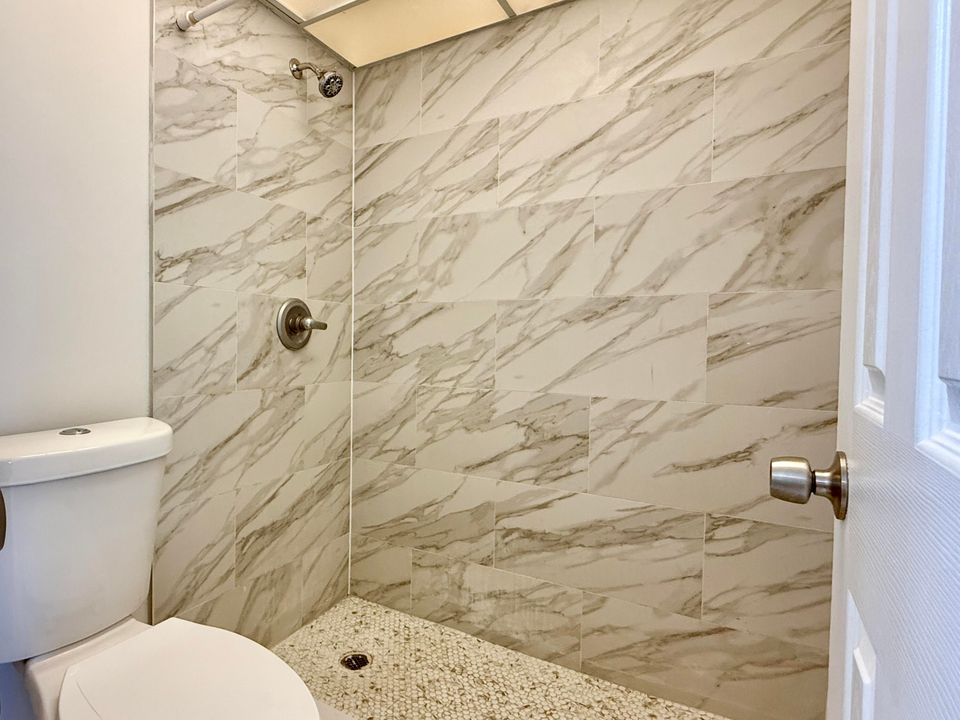 For Rent: $1,900 (2 beds, 2 baths, 847 Square Feet)