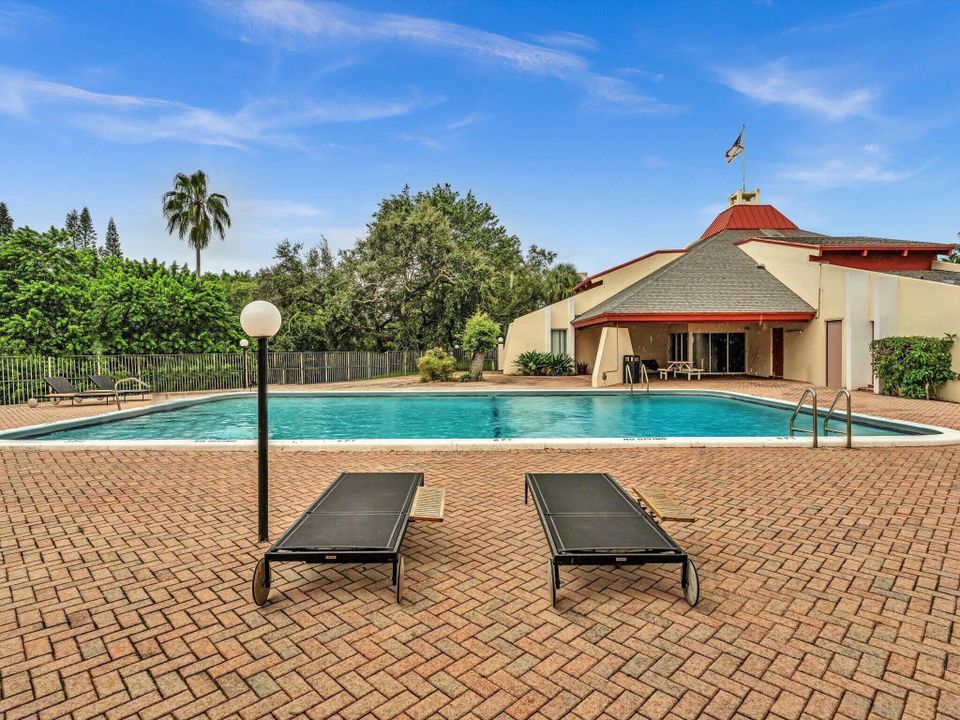 For Rent: $1,900 (2 beds, 2 baths, 847 Square Feet)