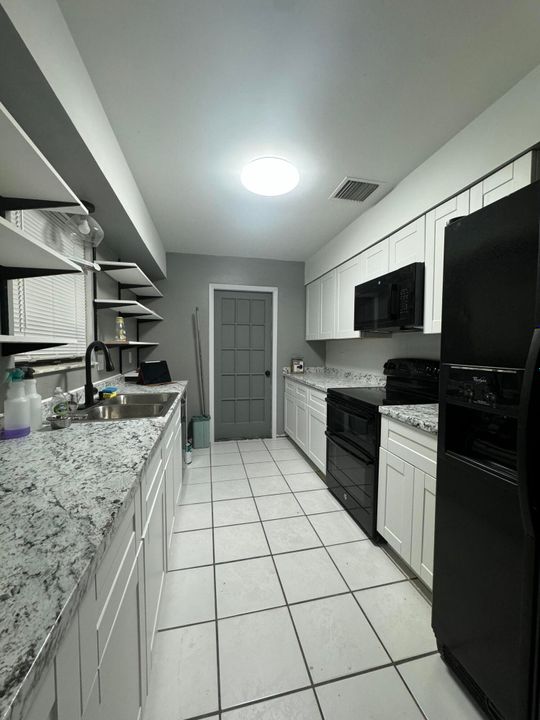 For Sale: $339,650 (3 beds, 2 baths, 1092 Square Feet)