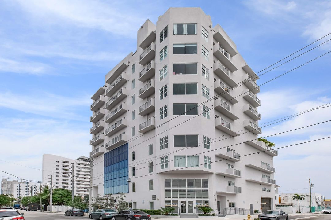 Active With Contract: $1,875 (0 beds, 1 baths, 444 Square Feet)