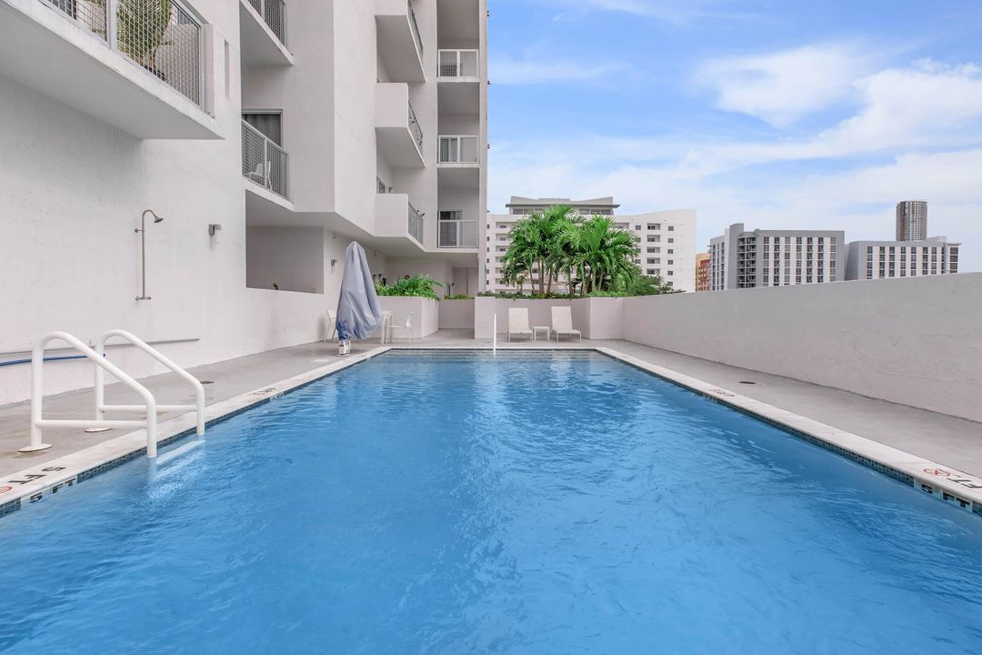 Active With Contract: $1,875 (0 beds, 1 baths, 444 Square Feet)