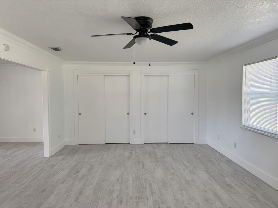 For Sale: $319,900 (2 beds, 2 baths, 1402 Square Feet)