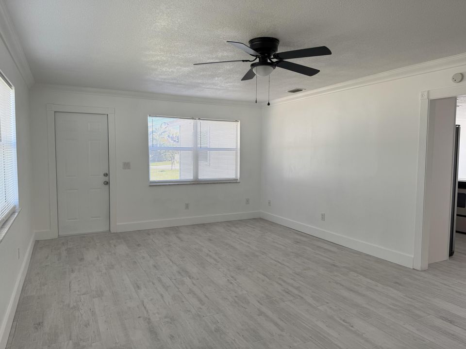 For Sale: $319,900 (2 beds, 2 baths, 1402 Square Feet)