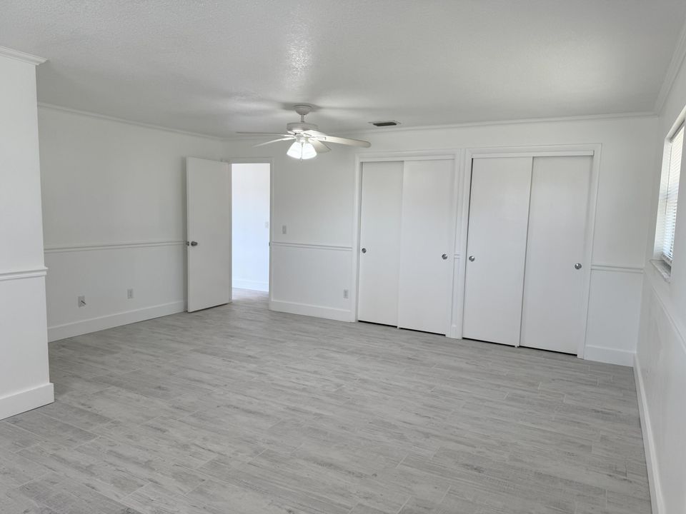 For Sale: $319,900 (2 beds, 2 baths, 1402 Square Feet)
