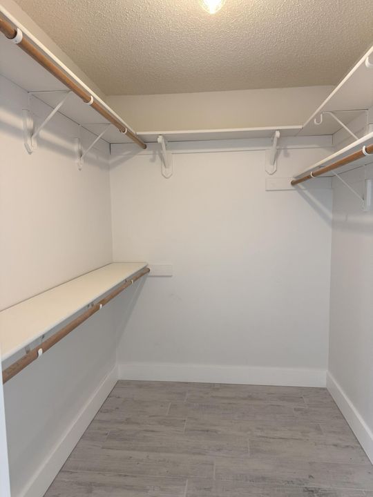 For Sale: $319,900 (2 beds, 2 baths, 1402 Square Feet)