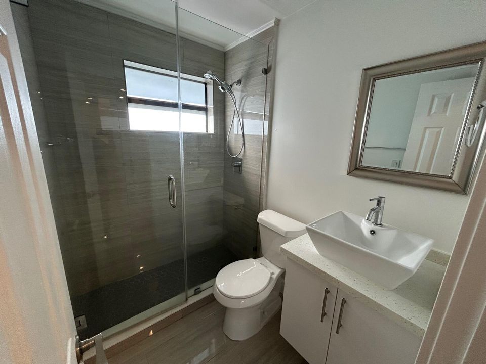 合同活跃: $1,785 (1 贝兹, 1 浴室, 440 平方英尺)