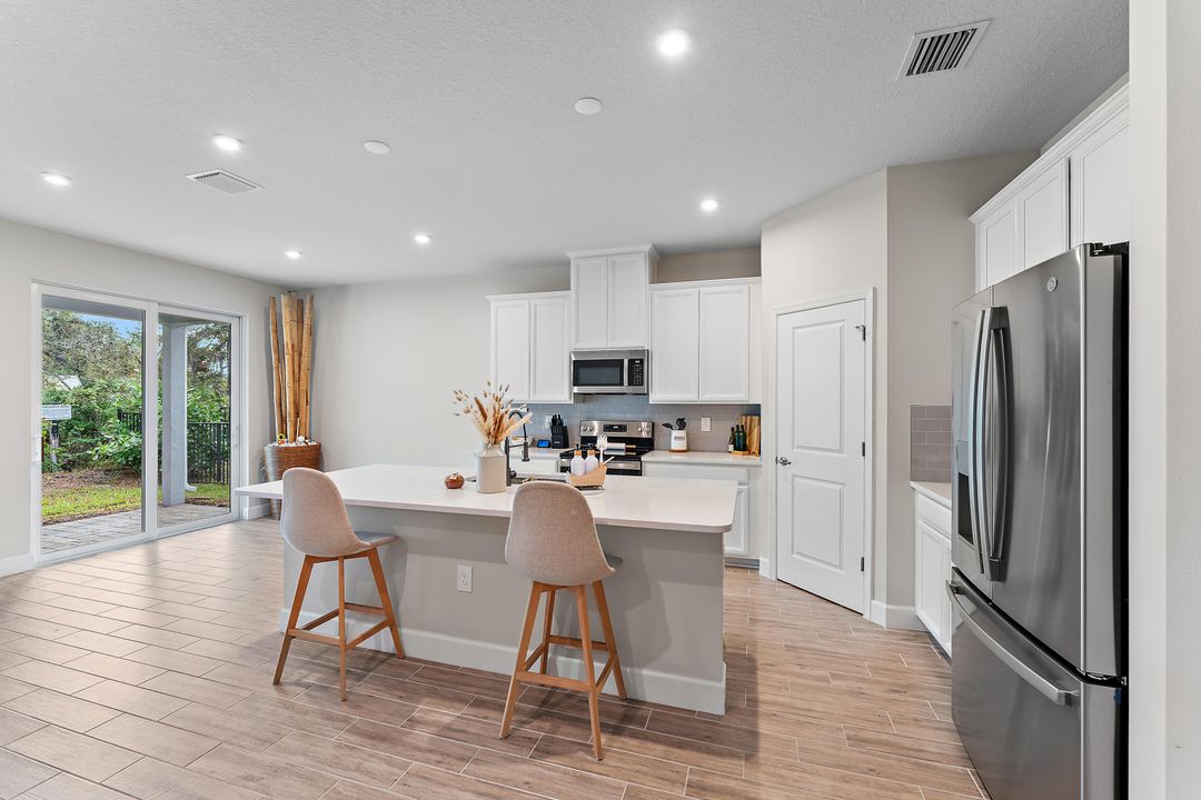 En Venta: $695,000 (3 camas, 3 baños, 2018 Pies cuadrados)