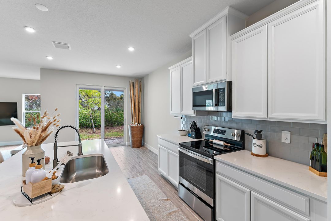 En Venta: $695,000 (3 camas, 3 baños, 2018 Pies cuadrados)