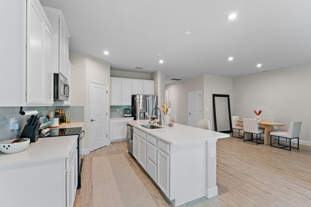 En Venta: $695,000 (3 camas, 3 baños, 2018 Pies cuadrados)