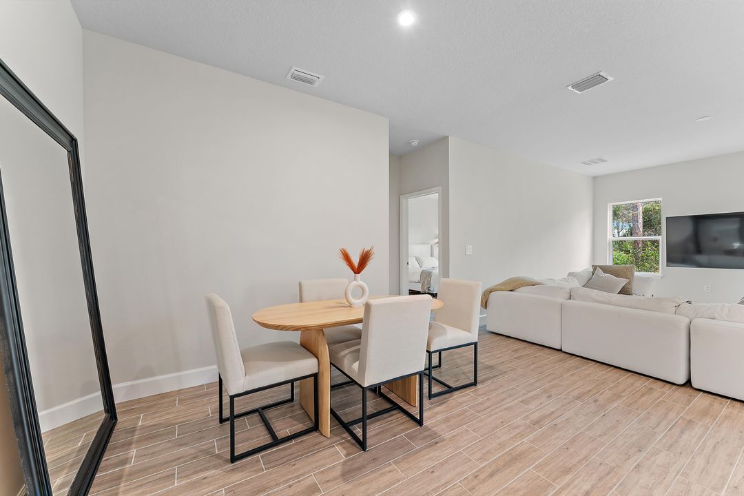 En Venta: $695,000 (3 camas, 3 baños, 2018 Pies cuadrados)