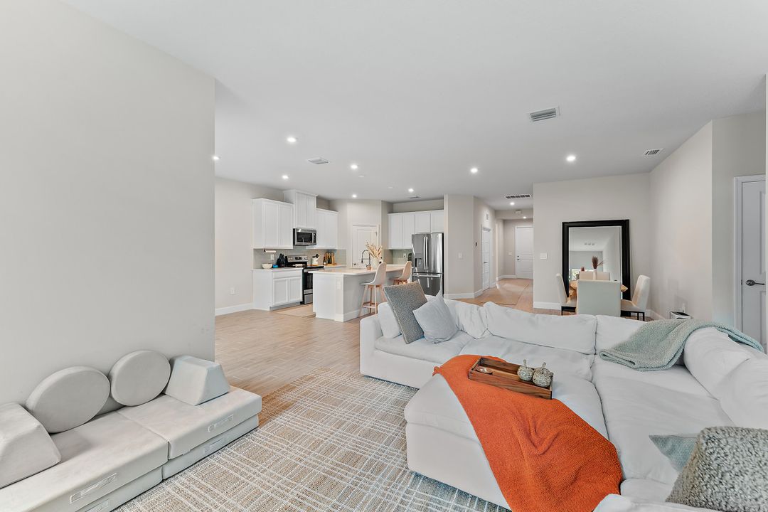 En Venta: $695,000 (3 camas, 3 baños, 2018 Pies cuadrados)