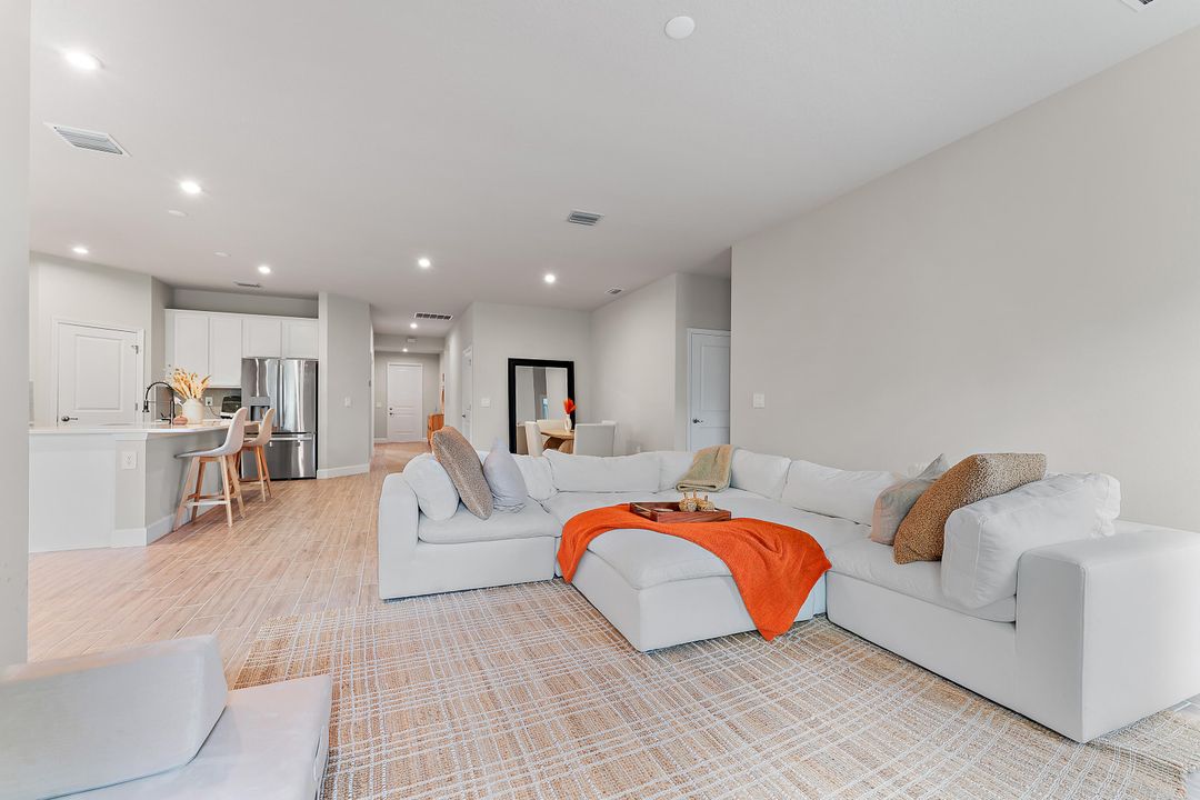 En Venta: $695,000 (3 camas, 3 baños, 2018 Pies cuadrados)