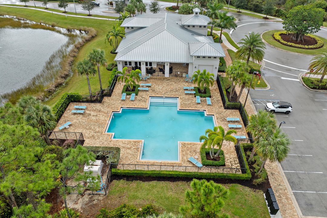 En Venta: $695,000 (3 camas, 3 baños, 2018 Pies cuadrados)