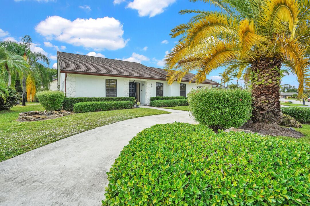 For Sale: $530,000 (4 beds, 3 baths, 1922 Square Feet)