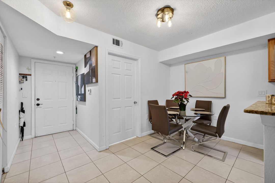 For Sale: $195,000 (2 beds, 2 baths, 960 Square Feet)