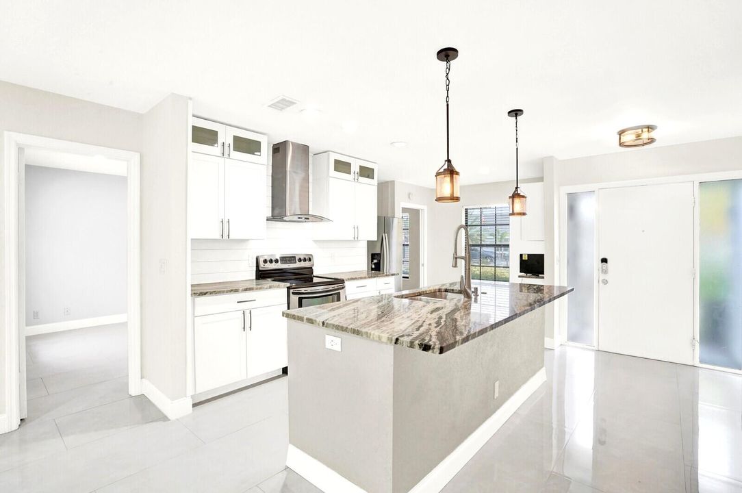 For Sale: $530,000 (4 beds, 3 baths, 1922 Square Feet)