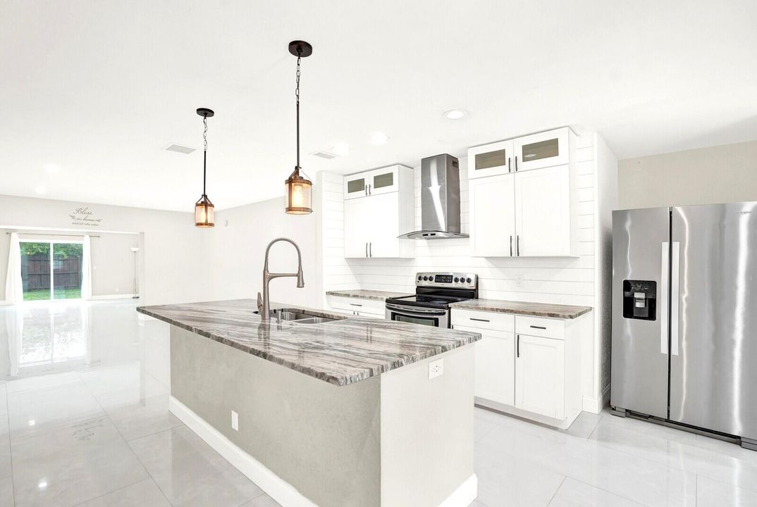 For Sale: $530,000 (4 beds, 3 baths, 1922 Square Feet)