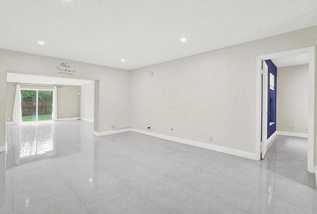 For Sale: $530,000 (4 beds, 3 baths, 1922 Square Feet)