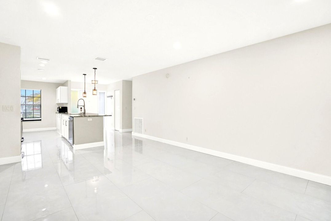 For Sale: $530,000 (4 beds, 3 baths, 1922 Square Feet)