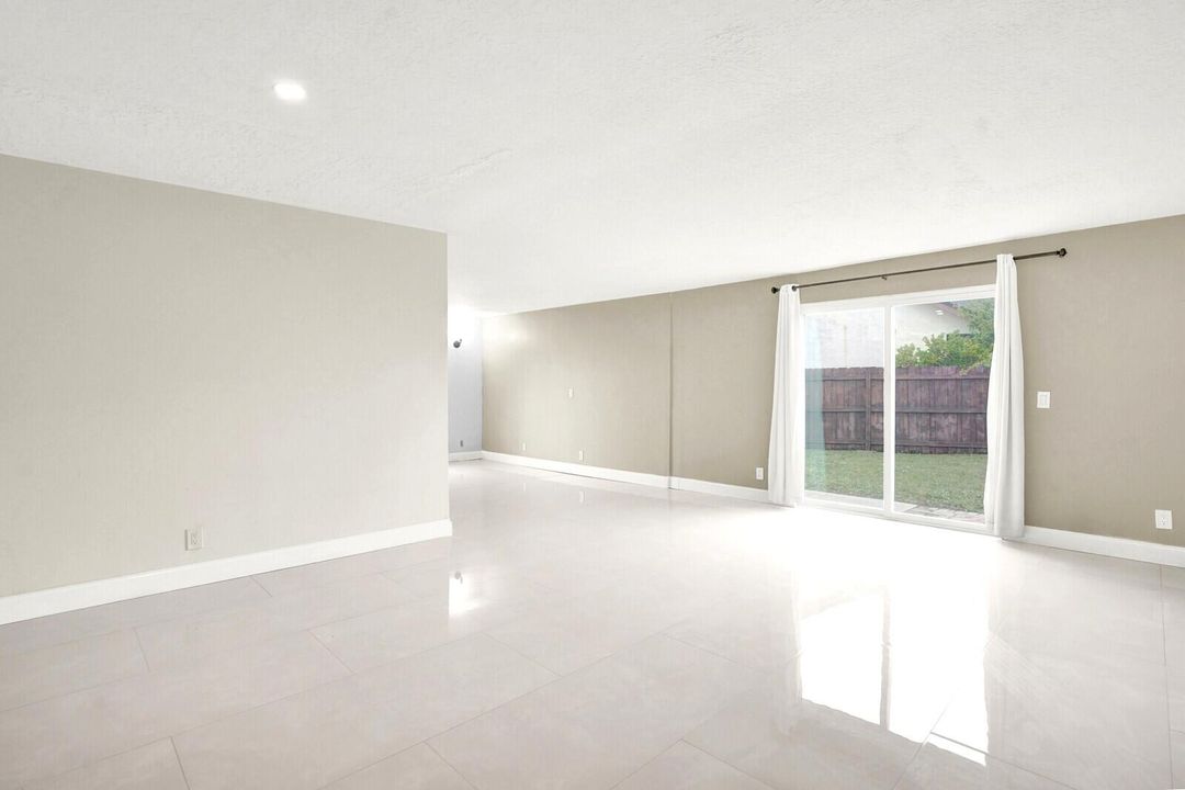 For Sale: $530,000 (4 beds, 3 baths, 1922 Square Feet)